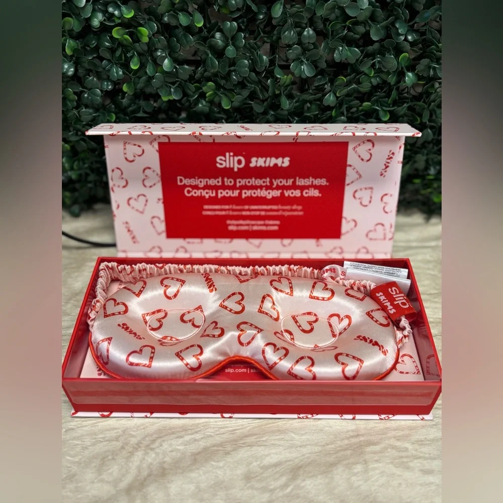 Skip X Skims Contour Sleep Mask, Candy Heart Print - OS